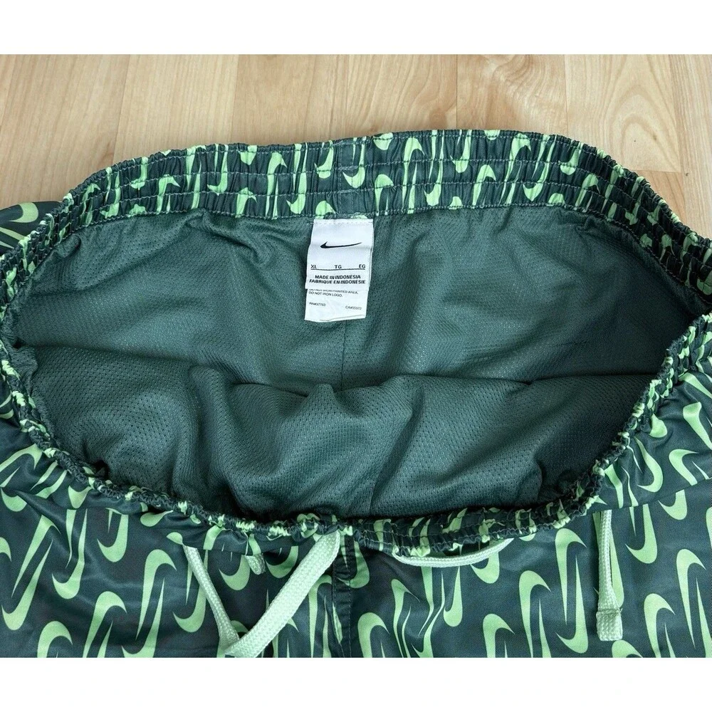 Men’s Nike Embroidered Shorts / Swim Trunks / Green / Size XL / Summer
